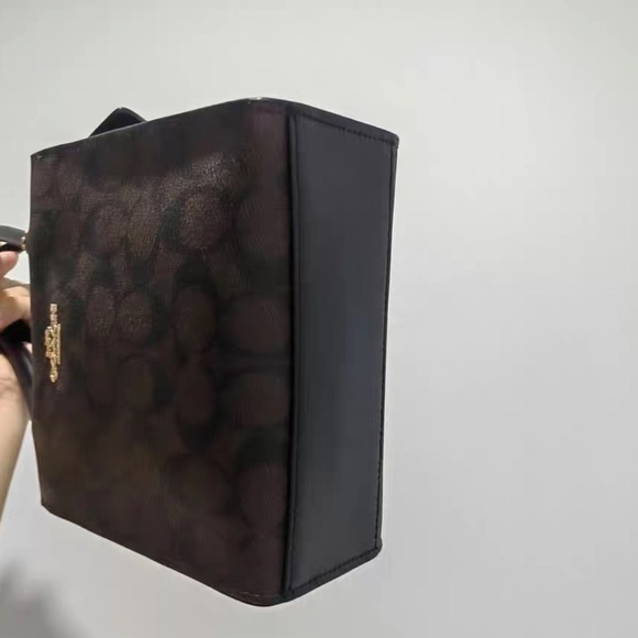 Coach Brown-Black Bag - Picture 4 of 6